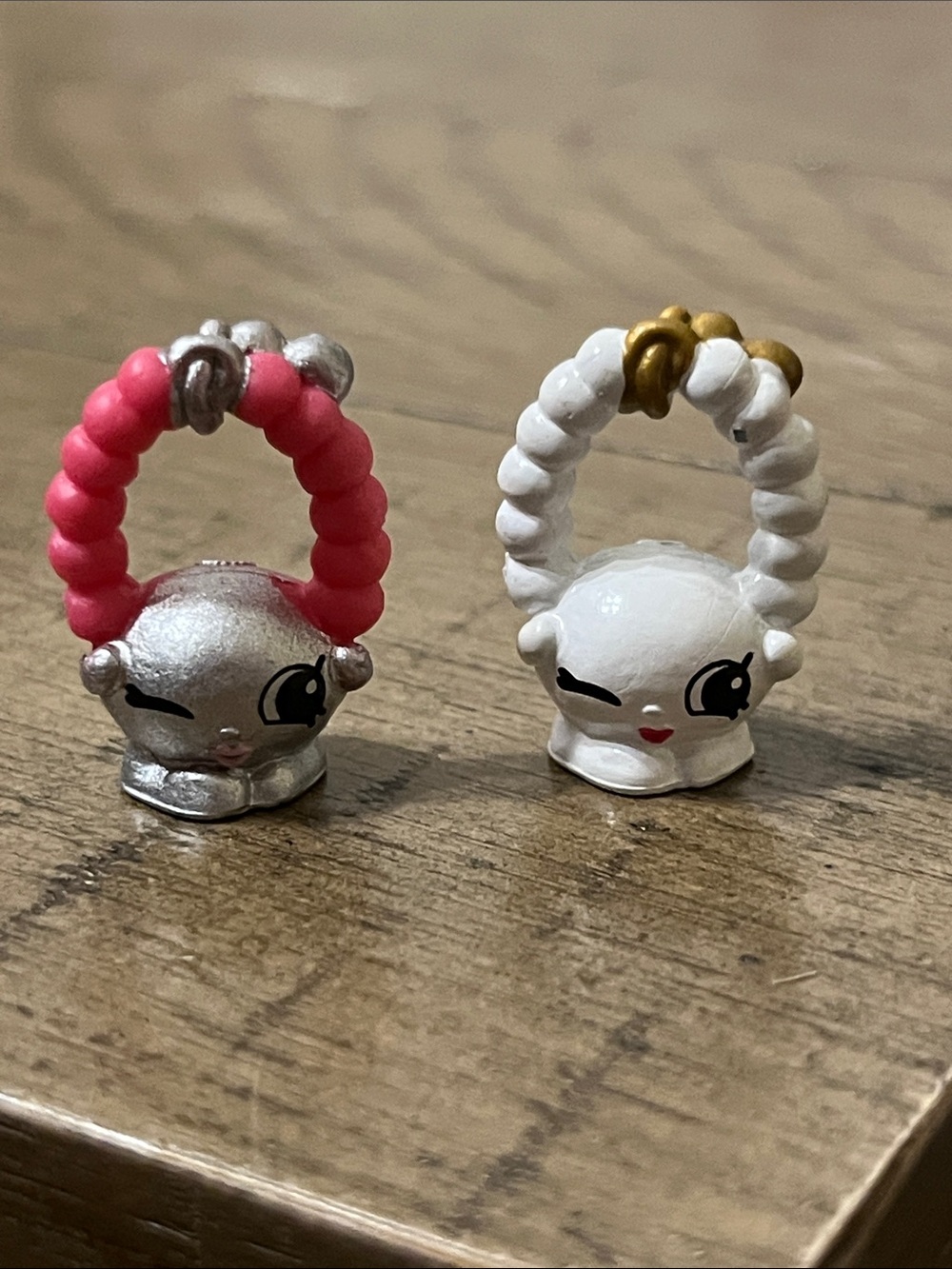 Shopkins Season 4 - Jules white and silver purse set